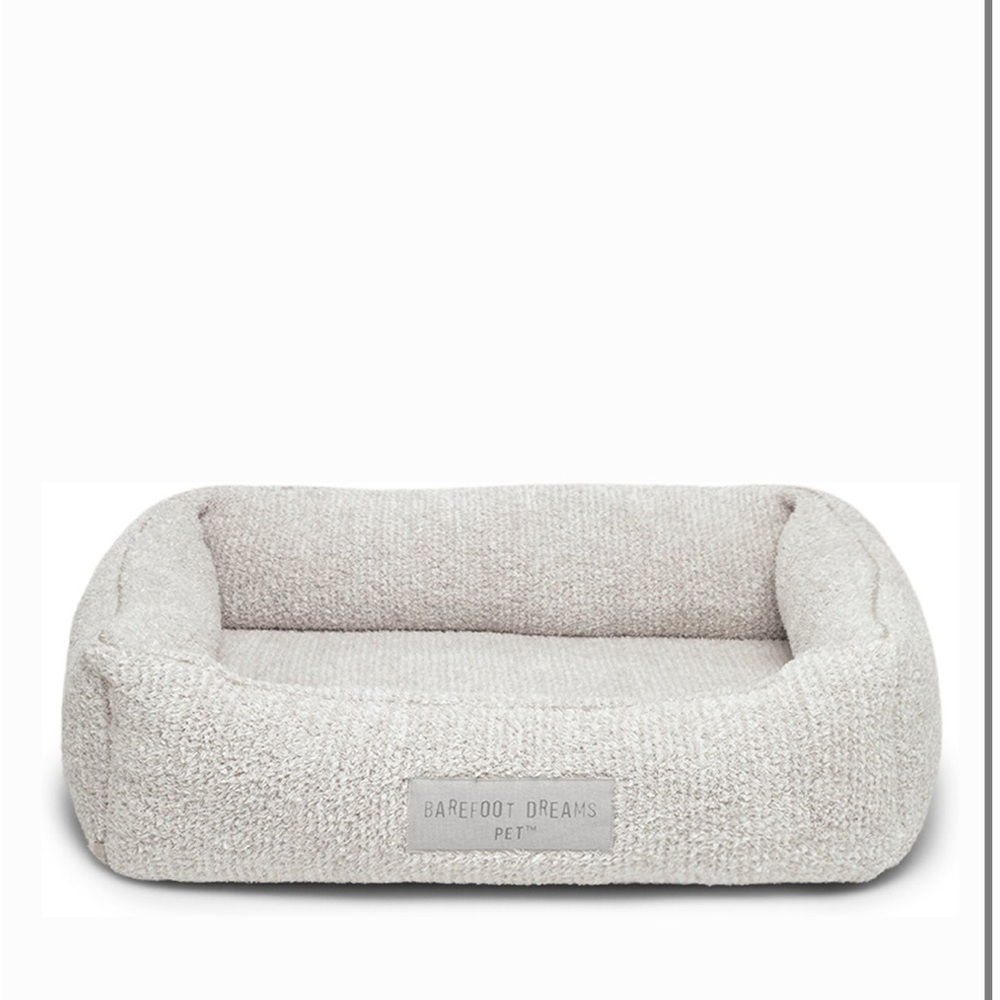 NWT Barefoot Dreams CozyChic Pet Bed, medium, Pearl/Silver